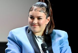 Farna pokazała kulisy sesji zdjęciowej. Gigantyczne futro czy lateksowe kozaki?