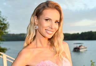 Poczuła już wiosnę, a nawet lato? Janachowska tańczy na ulicy w krótkiej sukience