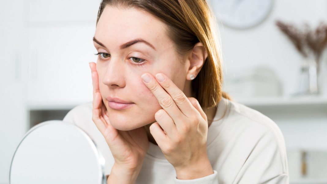 Cztery dobre kremy pod oczy 40+. Zapewnią świeże, odmłodzone spojrzenie