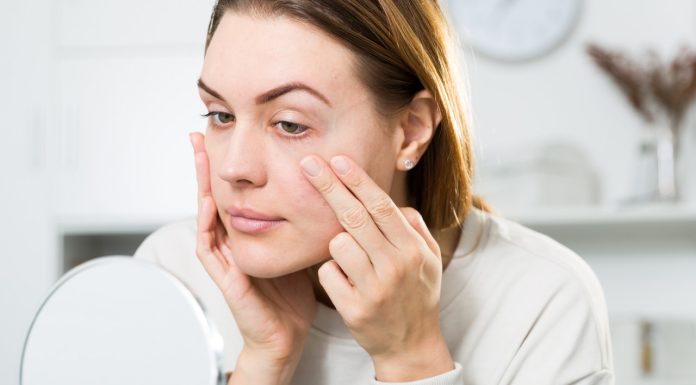 Cztery dobre kremy pod oczy 40+. Zapewnią świeże, odmłodzone spojrzenie