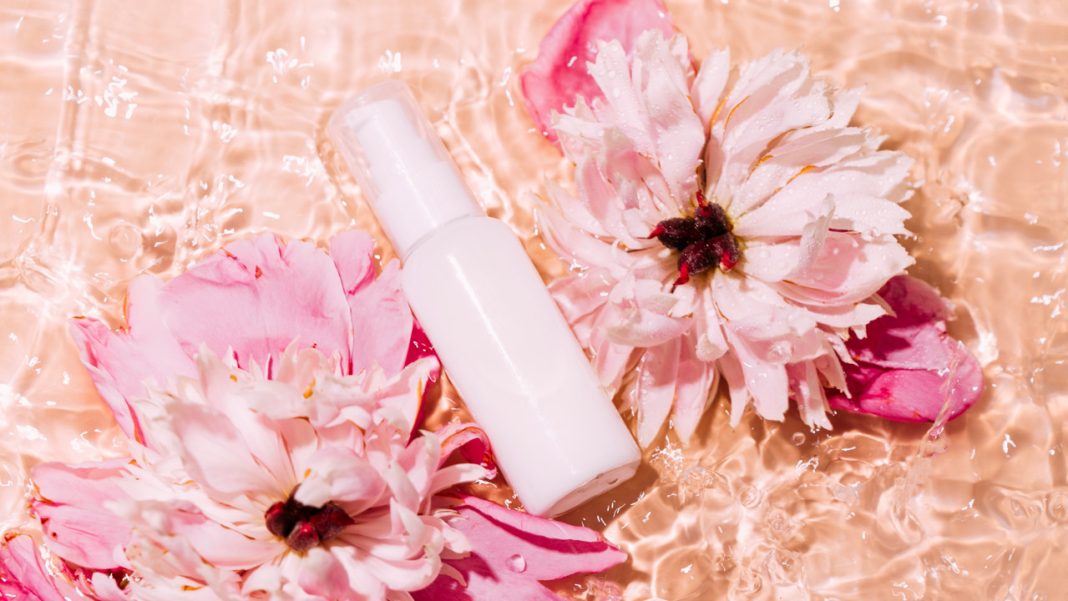 Ten mało znany krem daje efekt nieustającego nawilżenia. Jest naszpikowany witaminą E