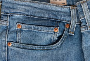 Do czego służy mała kieszonka w jeansach? Wiele osób jest w błędzie