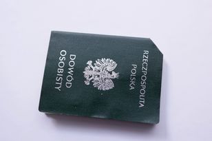 Masz w domu stary dowód osobisty? Lepiej go nie wyrzucaj