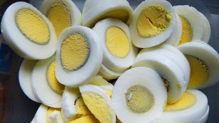 Widzisz siną obwódkę? Na żółtku pojawia się nie bez powodu