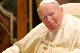 Należały do Jana Pawła II. Wysłał z nich pierwszego maila z Watykanu