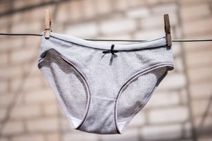 Masz w szafie takie majtki? Ginekolożka mówi, kiedy trzeba je wyrzucić
