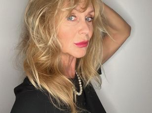 Zapozowała w satynowej sukni. „Najpiękniejsza polska aktorka”