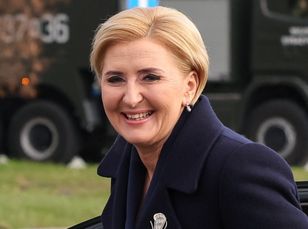 Agata Kornhauser-Duda w błękitnej kreacji. Elegancko, ale powiało nudą