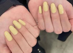 „Maślane” paznokcie. Nowy hit na wiosnę 2024
