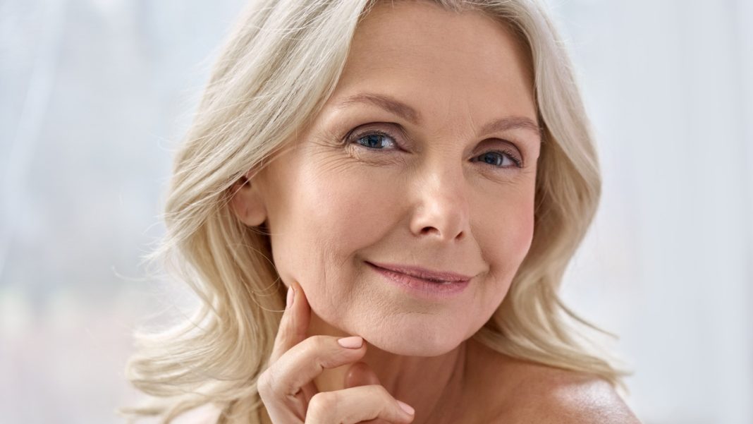 Trzy dobre sera z retinolem, dzięki którym skóra będzie wyglądać, jakbyś cofnęła czas