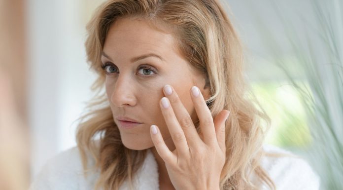 Trzy kremy, które obniżają wiek biologiczny skóry. Skutecznie wypełniają zmarszczki