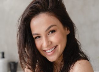 Zapomnisz o elektryzowaniu włosów. Te szampony je wygładzą i nawilżą. Nie użyjesz już żadnych innych