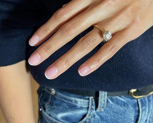 To najsubtelniejszy manicure, jaki widziałyśmy. „Micro french” zrobi wiosną furorę