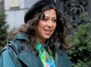 Spacerowała po plaży. Jej „ugly shoes” rzucały się w oczy