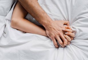 Jak osiągnąć orgazm rozszerzony? Może trwać nawet przez kilka godzin