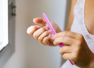 Domowy manicure. Kilku rzeczy lepiej unikać