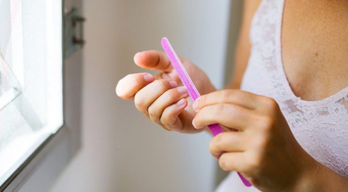 Domowy manicure. Kilku rzeczy lepiej unikać