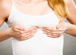 Sześć sprawdzonych kosmetyków, które sprawią, że biust będzie bardziej sprężysty i uniesiony