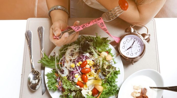 Post przerywany może wydłużyć życie i poprawić jego jakość. Jak tego dokonać?
