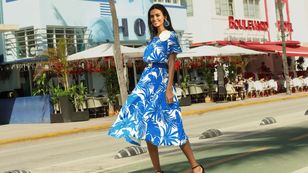 Elegancka i stylowa mama weselna – wyjątkowe sukienki na wesele dla mamy polskiej marki