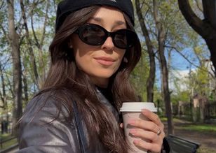 Wskoczyła w najmodniejszą kurtkę sezonu. Warto zainwestować