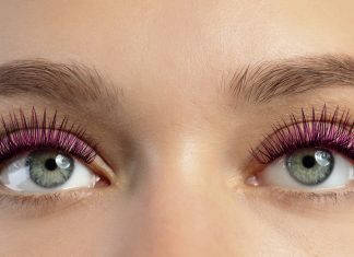 Kolorowe tusze do rzęs. Wiosną stawiamy na kolorowe akcenty w makijażu!