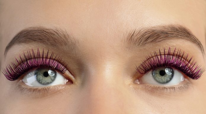 Kolorowe tusze do rzęs. Wiosną stawiamy na kolorowe akcenty w makijażu!
