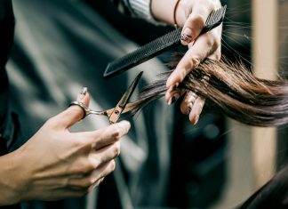 „Sleek bob” – odmładzająca fryzura na wiosnę i lato, która wysmukla twarz