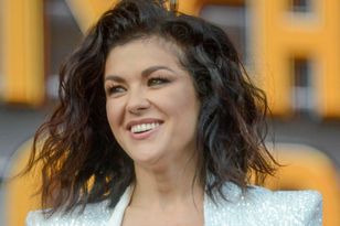 Wskoczyła w „niechlujną” kurtkę. Spójrzcie też na spodnie