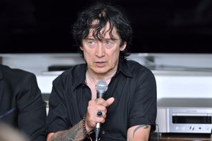 Ma 69 lat. W przeszłości wywołał niejeden skandal