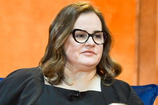 Śledziła przyjaciółkę. Po latach ją przeprosiła