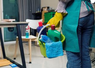 Pracuje jako sprzątaczka. Zarobki mogą zaskakiwać