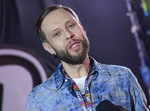 Mateusz z „Gogglebox” chwali się zdjęciami z ukochaną. Bawili się na weselu