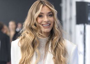 Jaka bluzka przy dużym biuście? Spójrzcie na dekolt Zawadzkiej. Majstersztyk