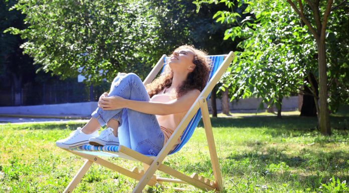 Millenialsów zjadają wyrzuty sumienia. Czym jest „sunshine guilt” i jak to zatrzymać?