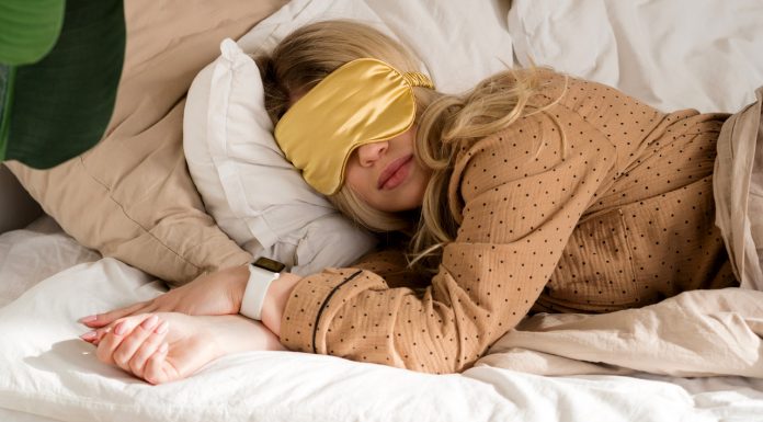 Lubisz spać w tej pozycji? Eksperci ostrzegają, że bardzo sobie szkodzisz