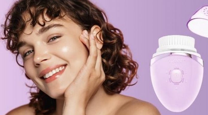 Ta szczoteczka sprawdzi się przy tłustej cerze. Oczyszcza pory, ogranicza wyświecanie się skóry