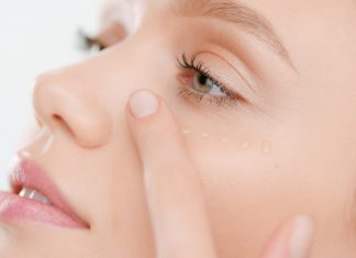 Nasze top pięć. Rozświetlające kremy pod oczy sprawią, że spojrzenie będzie świeże i wypoczęte