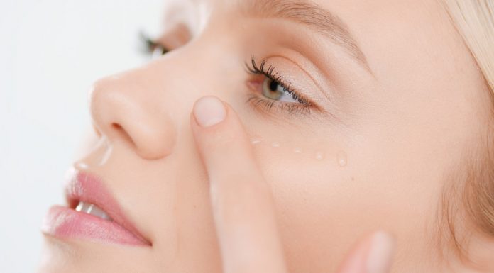 Nasze top pięć. Rozświetlające kremy pod oczy sprawią, że spojrzenie będzie świeże i wypoczęte