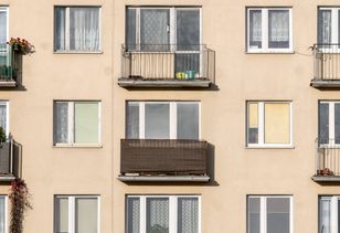 Grillujesz na balkonie? Nie każdy wie, co za to grozi