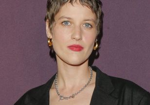 Nie musiała się wysilać. Na premierę wkroczyła w