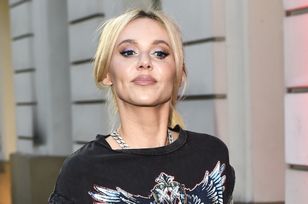 Kasia Moś w „slip dress”. Wycięte plecy skradły show