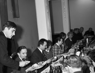 Czy potrafisz dokończyć te toasty? Królowały w czasach PRL-u