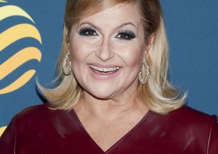 Przyszła w rajstopach z „oczkami”. Kiedyś uchodziły za szczyt obciachu