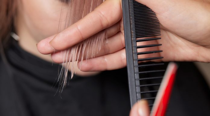 Grey bob ma szansę stać się hitem wiosny. Wygląda naturalnie i niebanalnie