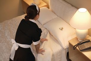 Weszła w najgorszym momencie. Pokojówka z Malty „przyłapała” gości