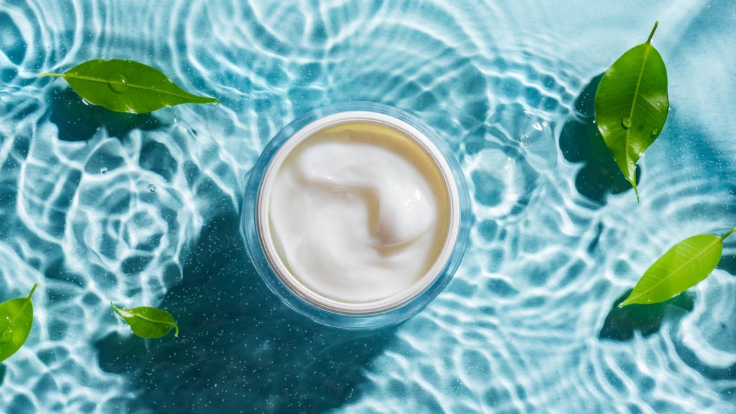 Ekstremalnie nawilżający eliksir z usieciowanym kwasem hialuronowym. Działa jak