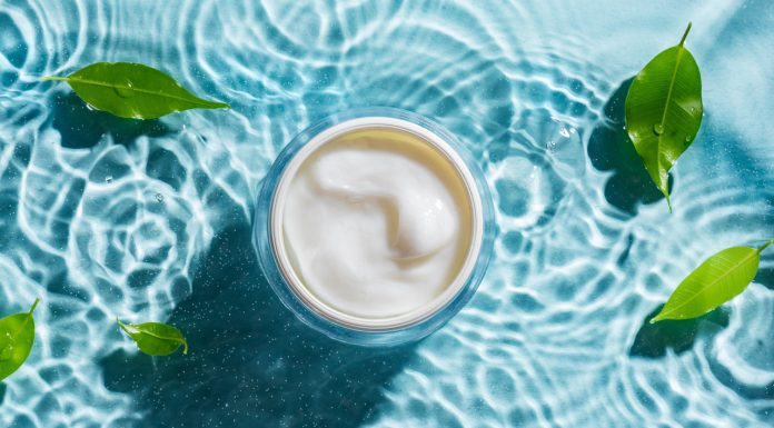 Ekstremalnie nawilżający eliksir z usieciowanym kwasem hialuronowym. Działa jak „magnez wilgoci”, wypełnia skórę