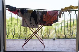 Suszysz pranie na balkonie? Możesz zapłacić wysoki mandat