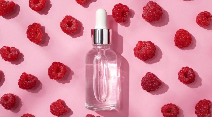 To serum z malinami z Prowansji działa jak upiększający korektor. „Moja skóra nigdy nie wyglądała tak dobrze”